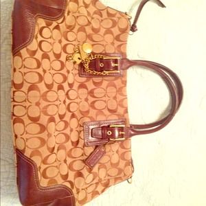 Authentic large Coach tote in brown, small C