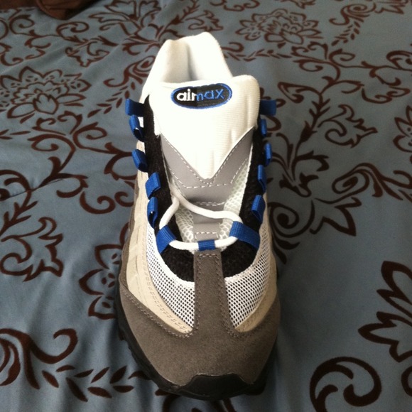 Air Max - Picture 2 of 4