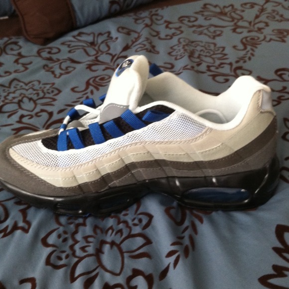 Air Max - Picture 3 of 4