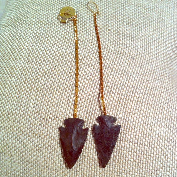 🚫🚫SOLD🚫🚫Serefina arrowhead drop earrings