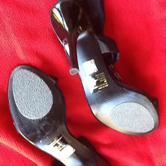Baker heels - Picture 3 of 3