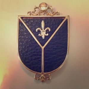 Reduced❗Vintage Signed Crest Brooch