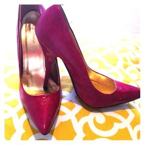 Size 7.5 hot pink snake skin high heels NEVER WORN