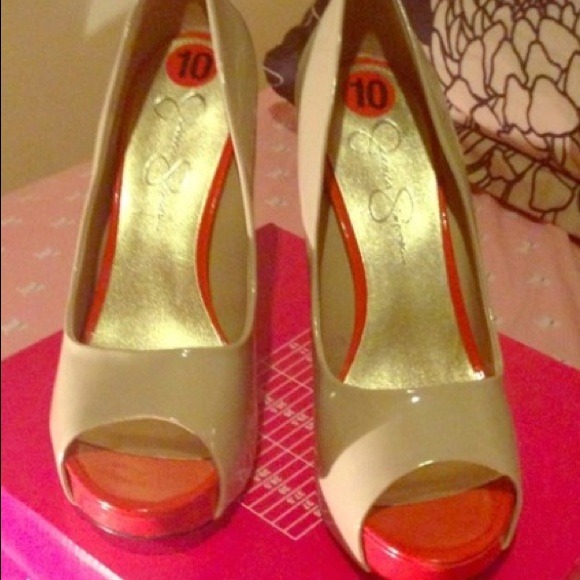 Jessica Simpson beige peeptoe heels