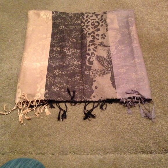 Pashmina scarf/wrap - Picture 2 of 2