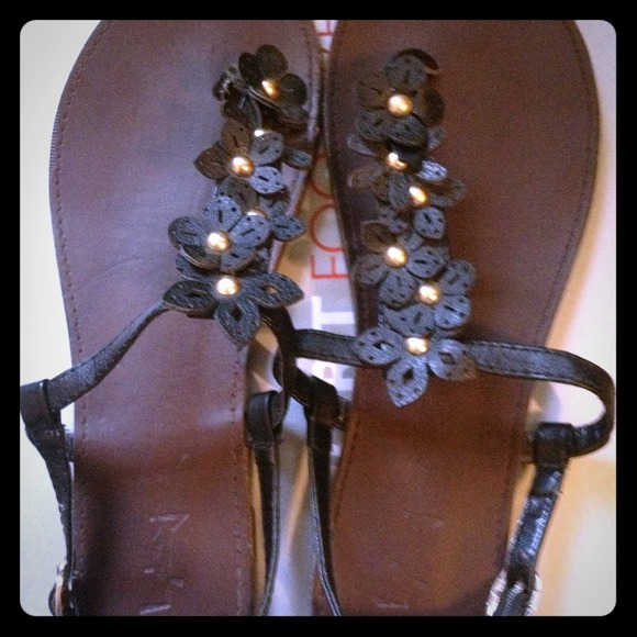 Adorable black floral sandal