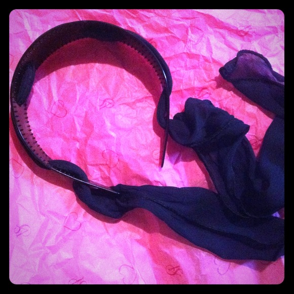 Headband with sheer tie