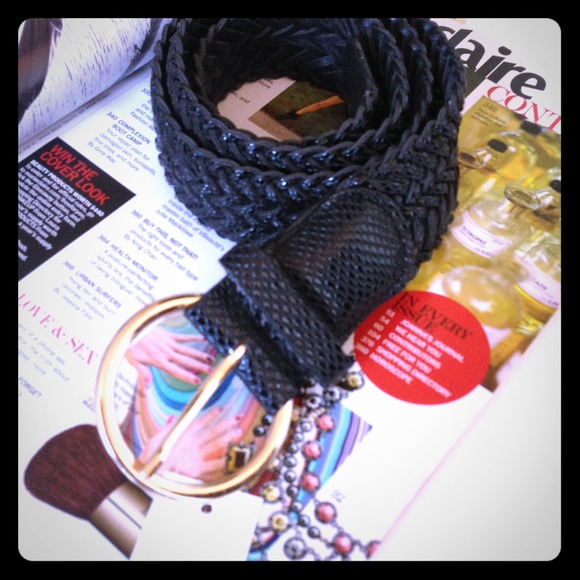Accessories - Great black faux alligator texture braided belt