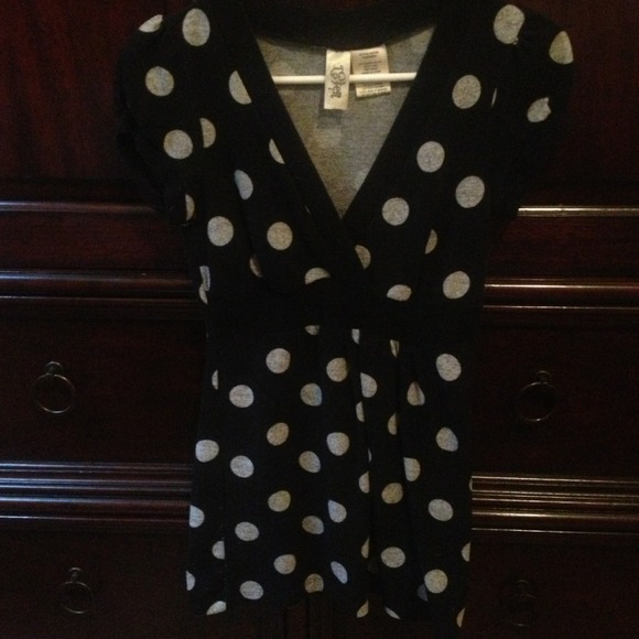 Black with grey polka dot shirt