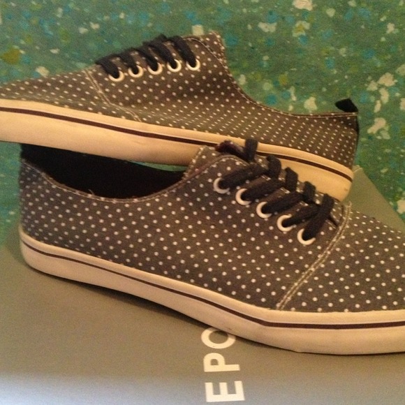 American eagle polka dot sneakers