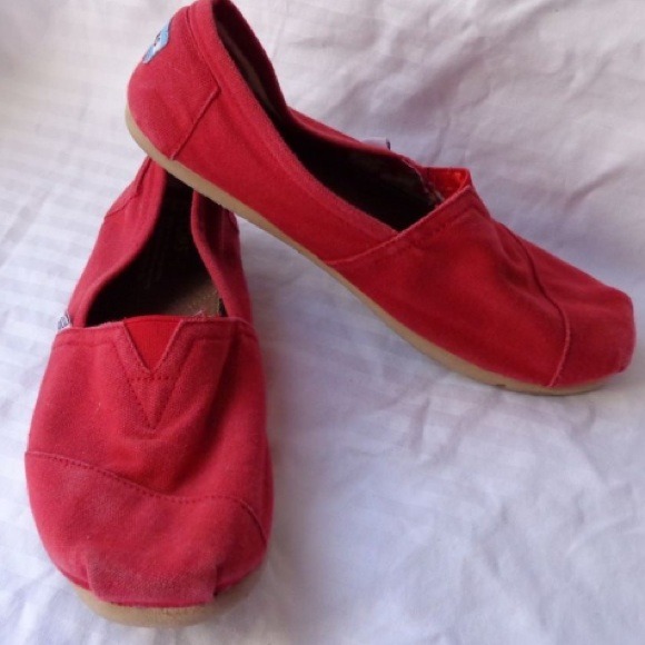 Toms 9.5M and Purse bundle