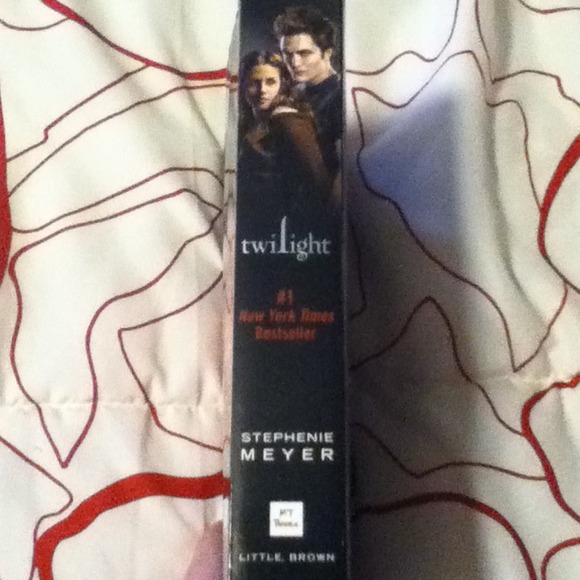 Twilight book in need of home - Picture 2 of 2