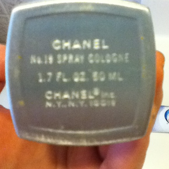 Chanel no.19 - Picture 2 of 3
