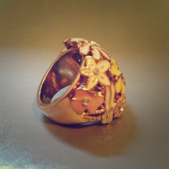 Adorable cocktail ring