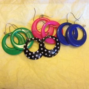 4 Pairs of earrings😘