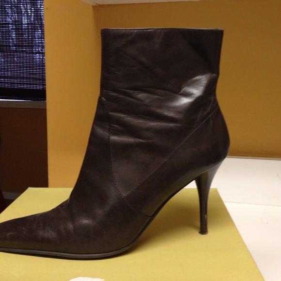 Reduced!! Nine West Stiletto heel booties Size 9.5