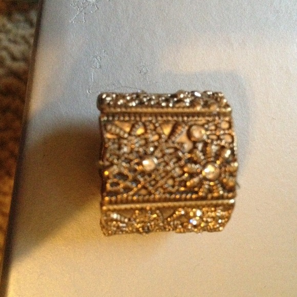 Cute ring! - Picture 2 of 3