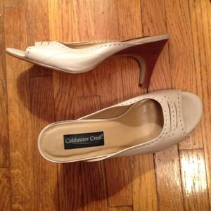 Holding for cwats!---Nude heels