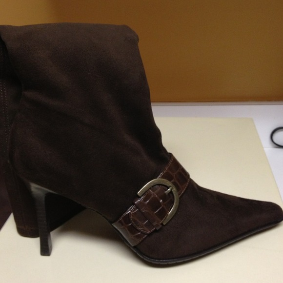 ⭐️bundle for @bellafashion Newsuede boots size 9.5