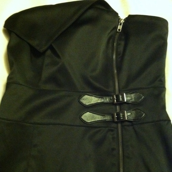 Black trap less with sexy zipper