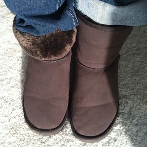 Brown classic short authentic UGGs
