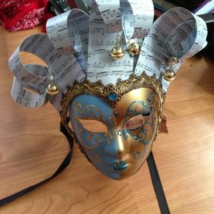 Theatrical masquerade mask