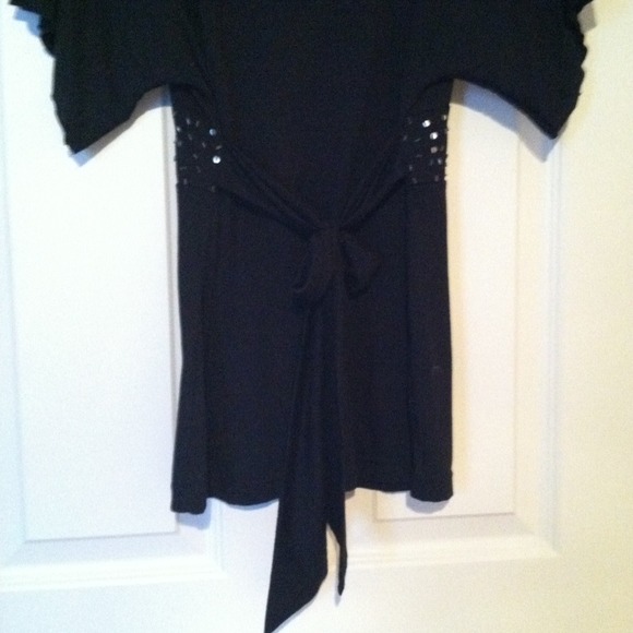 V-Neck Top - Picture 2 of 2