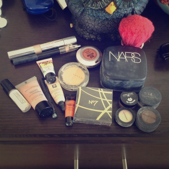 16 pieces of make up