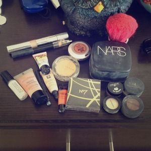 16 pieces of make up