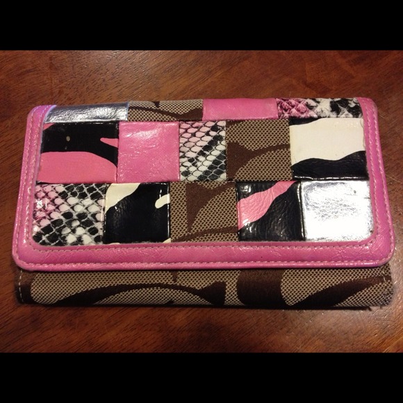 Coach wallet (NOT authentic)