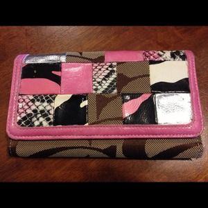 Coach wallet (NOT authentic)