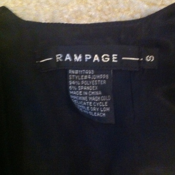 ~Reduced~Black Vest Size Small - Picture 3 of 4