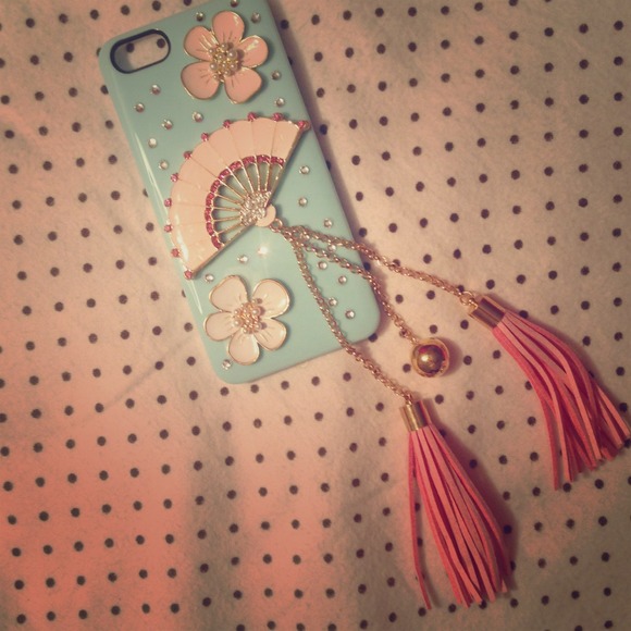 Absolutely gorgeous iPhone 5 phone case