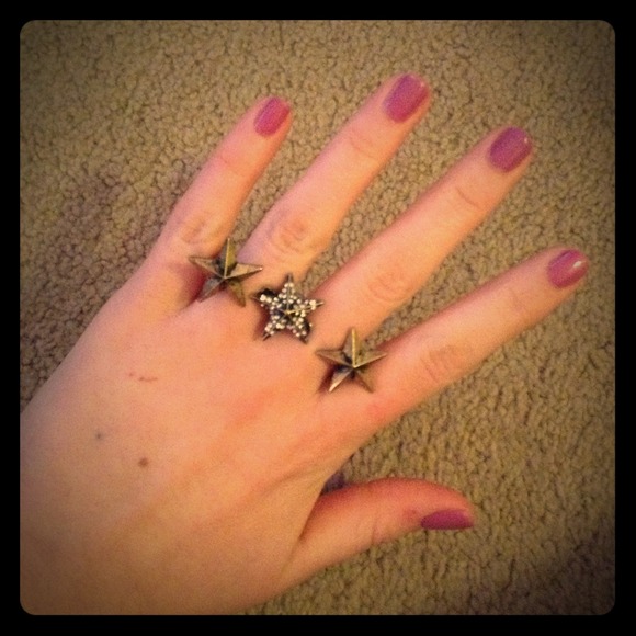 Studded star 2-finger ring