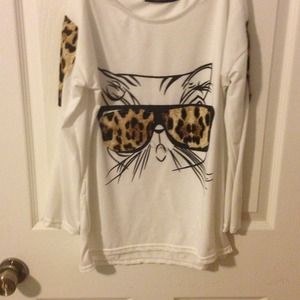 ❤❤❤SOLD Long sleeve cat T-shirt❤💘💘