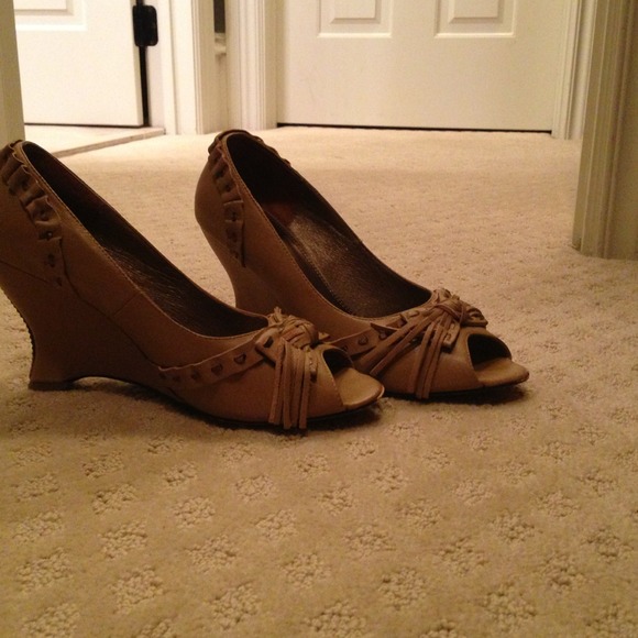 Tan Wedges