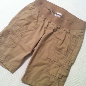 ***SOLD in bundle***Maternity shorts