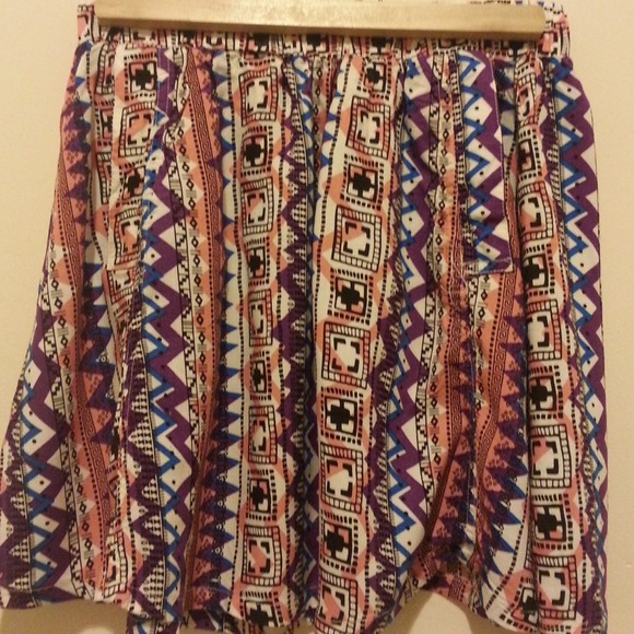 Vibrant tribal skirt. Two front pockets!