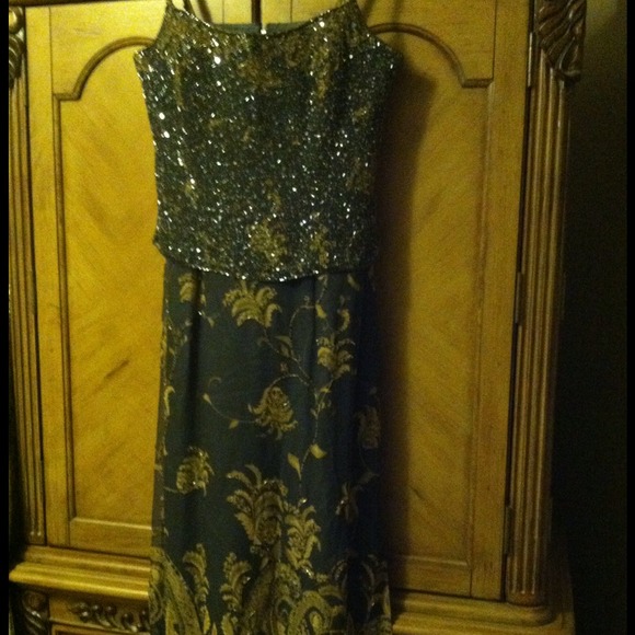 Beautiful Maxi sequence dress by Jouani