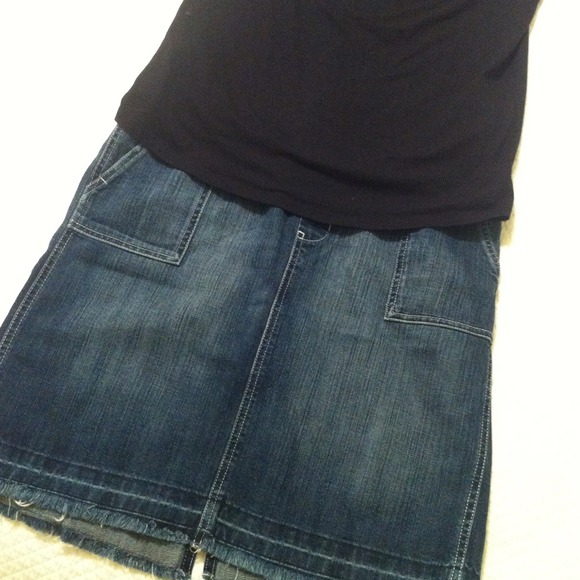Gap denim maternity skirt