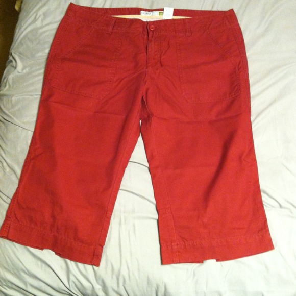 ⛔Sold⛔Old Navy. Size 14 Capri's.