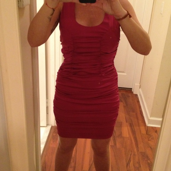 Ali Ro Dresses & Skirts - 🌷Gorgeous fuchsia cocktail dress