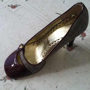 Juicy couture burgundy heels