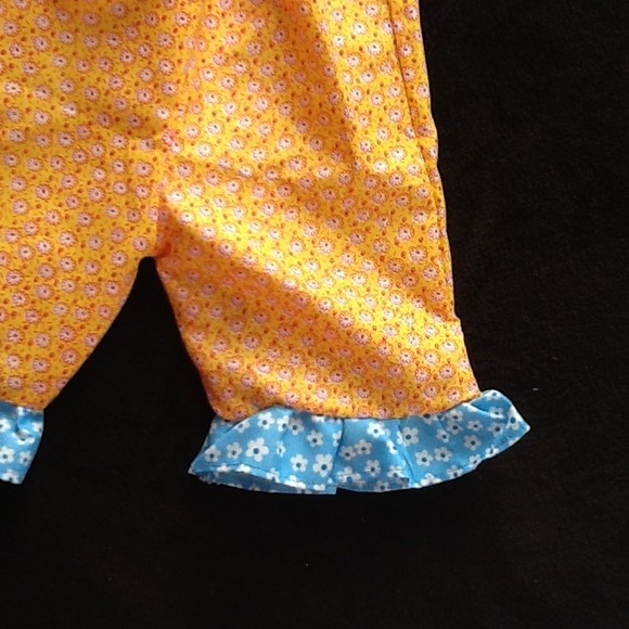 Capris Pants - Picture 2 of 2