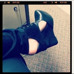 ⛔BUNDLED⛔Gone wedges 💋