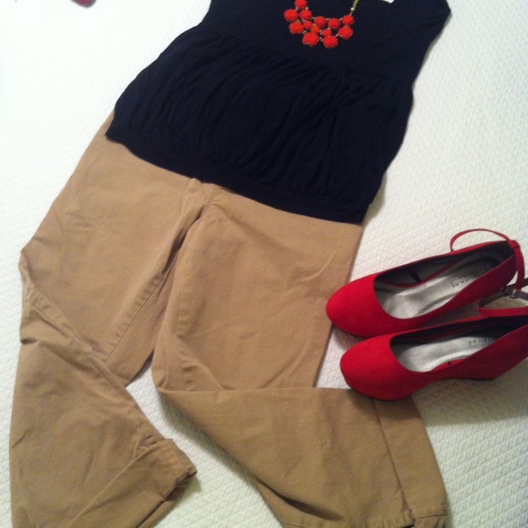 ***SOLD in bundle***Gap cuffed maternity pants