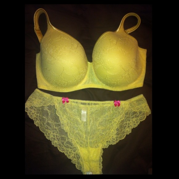 TRADED IN BUNDLE Matching Lace Bra & Panty Set