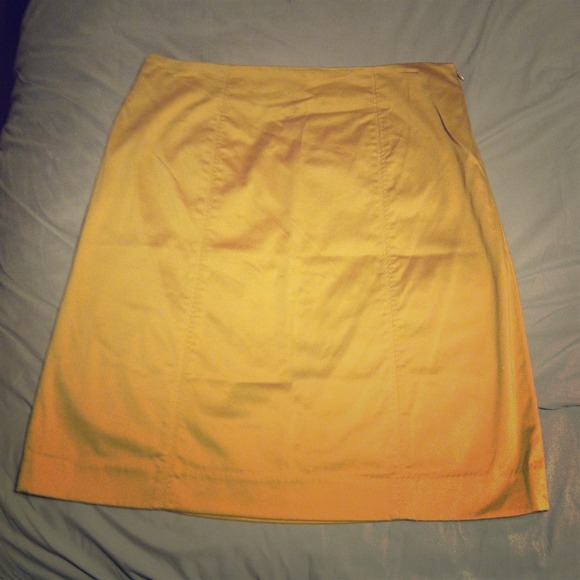 ⛔Traded⛔GAP Size 12 dark khaki skirt.