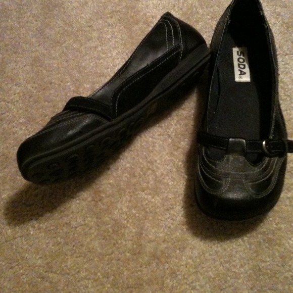 ❤❤❤REdUcEd👍👍👍 Soda flats, cute and comfy.