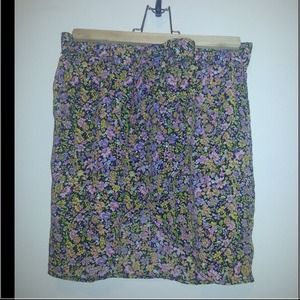 Adorable floral high-low skirt.